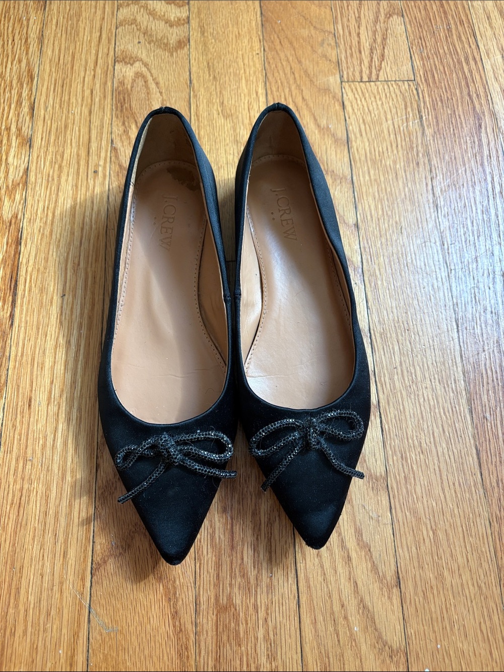Jcrew pointed toe embellished bow ballet flats in black satin size 6